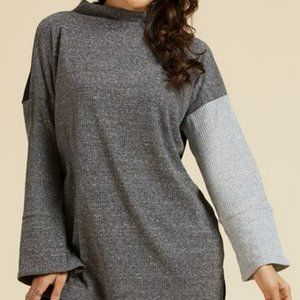 Suzanne Betro Gray & Black Color Block Mock Neck Top - Size 2X